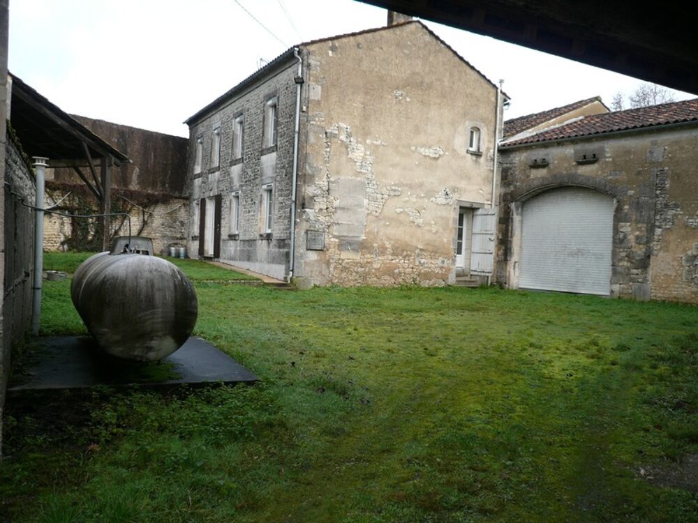 ? SEGONZAC A Vendre, Petit Corps de Ferme, Maison en pierre ?