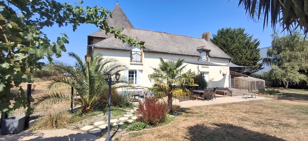 Maison de caractère du XVIIIe classée Bâtiments de France T6 - 4 chambres et grandes dépendances à usage artisanal*
