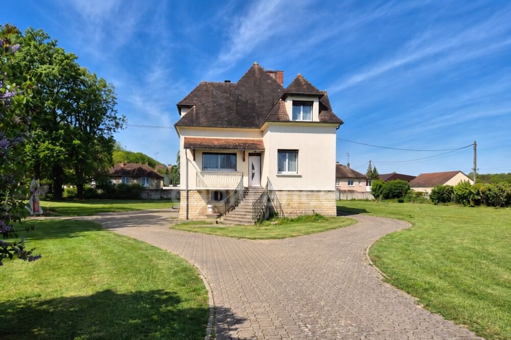 Vente Maison Virginie MASSON Capifrance vous propose Maison familiale 6 chambres avec sous-sol complet et terrain de 4 532 m² Brienon sur armancon
