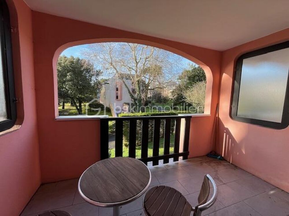 STUDIO CABINE DANS RESIDENCE AVEC PISCINE PROCHE PLAGE ET COMMERCES