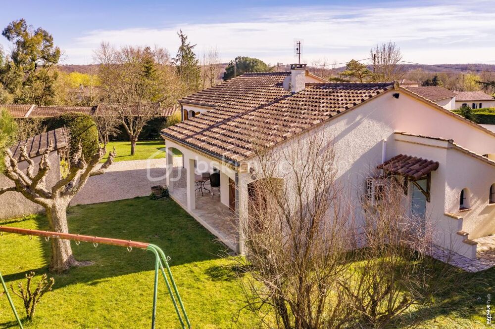 Maison avec parc de 3000 m2 arboré et clôturé
