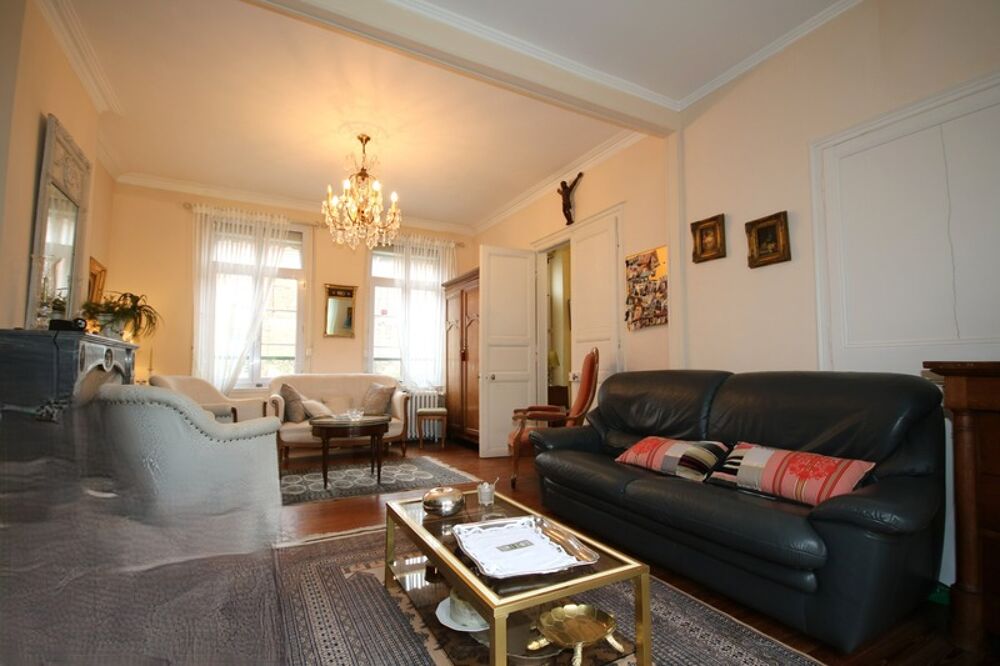 ? **Maison de caractère en centre-ville de Oisemont  5 chambres  Terrain de 1 066 m²**