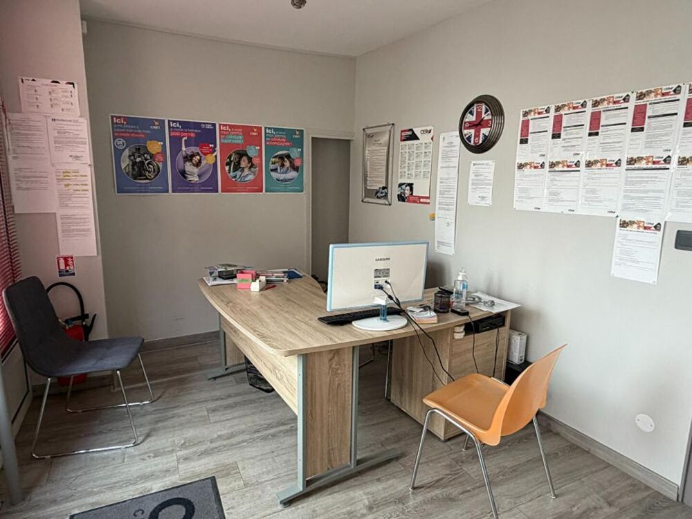 Immeuble avec local commercial et appartement de 3 pièces indépendant