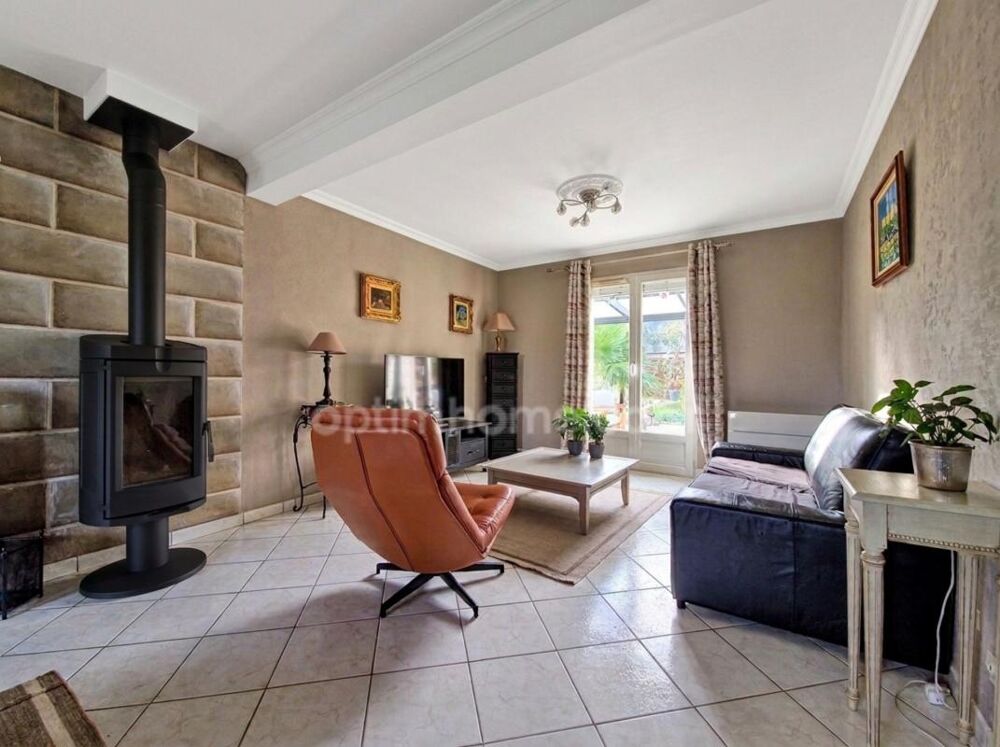 Vente Maison Maison 110m² - 6 pièces - 4 chambres - Terrain avec terrasse et piscine à Cormery (37) Cormery