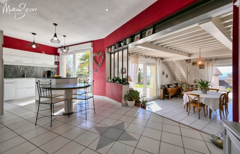 Propriété exceptionnelle à VALEILLE (42) avec parc agréamenté d'une piscine à débordement