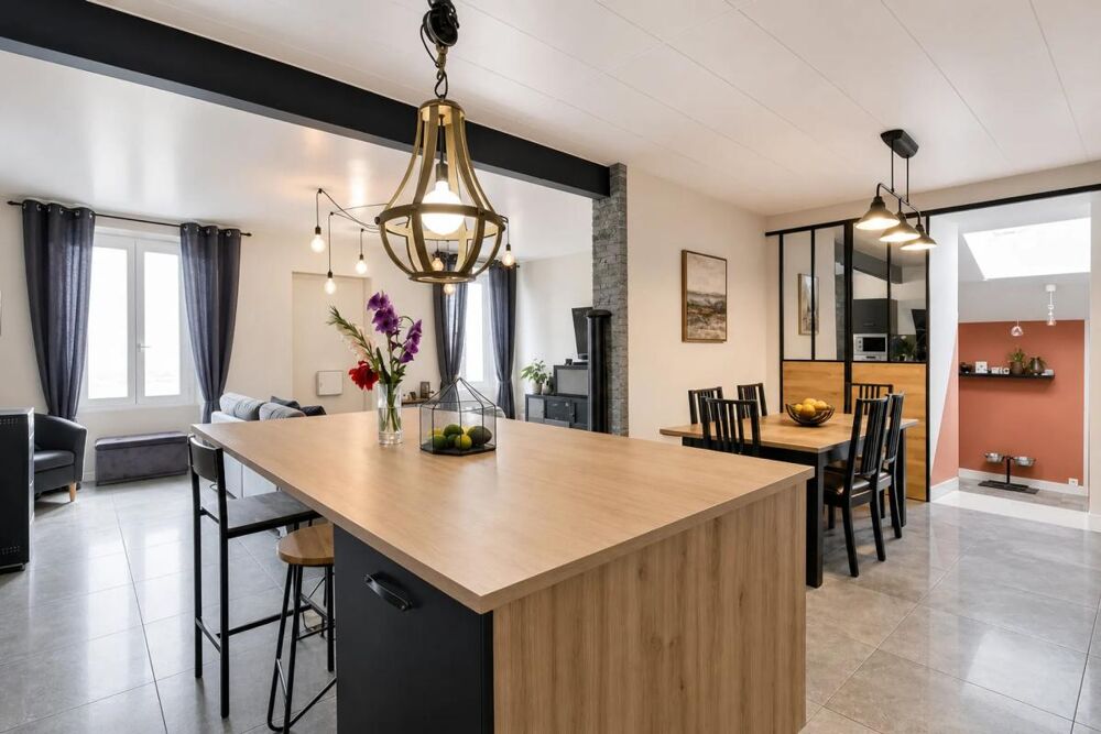 LIEUSAINT CENTRE-VILLE  MAISON FAMILIALE RÉNOVÉE DE 200 m² 