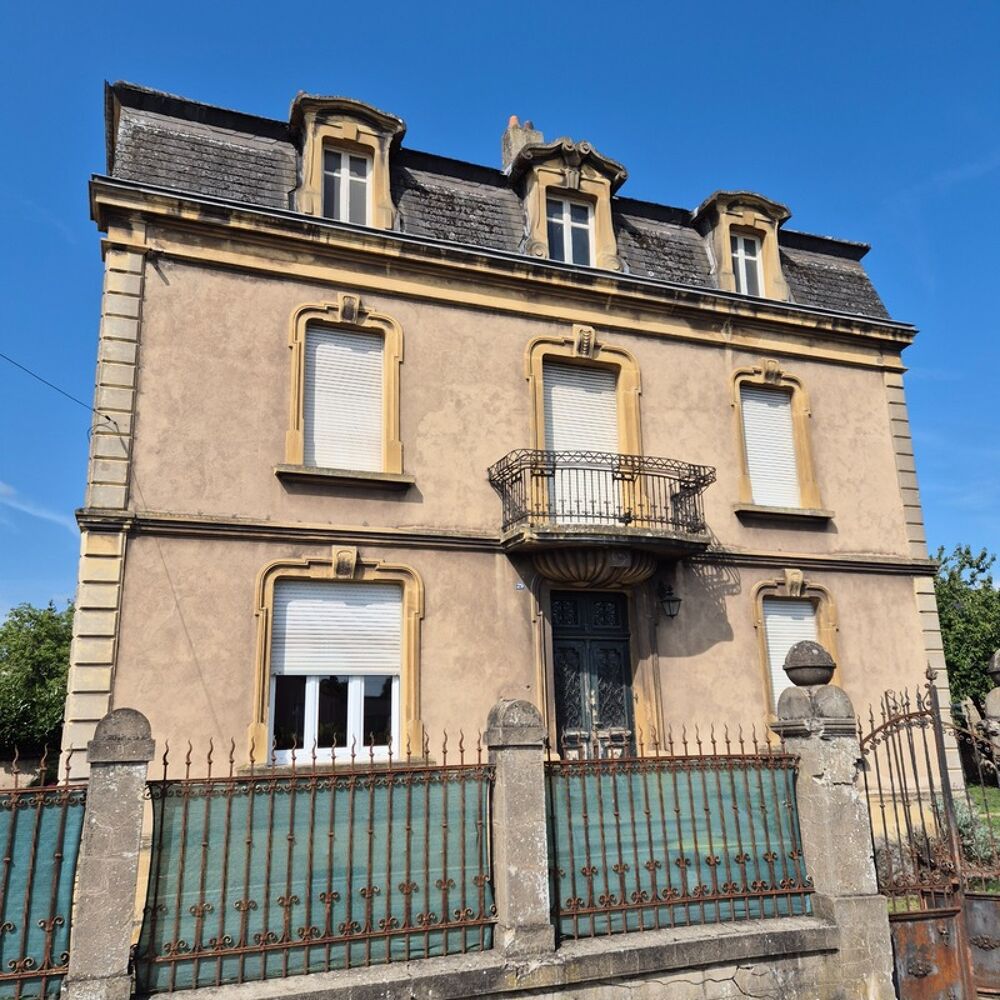 Plus de 300 m² de potentiel dans une authentique maison de maître à Uckange