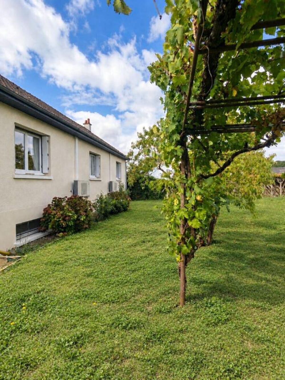 Vente Maison Maison familiale à St Antoine du rocher avec sous-sol complet et grand atelier Saint antoine du rocher