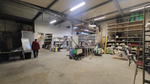 EN EXCLUSIVITE UN BATIMENT INDEPENDANT - 377 M&sup2; MANDRES LES ROSES 4200 94520 Mandres les roses