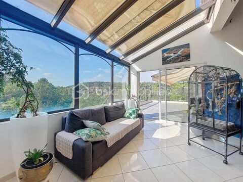   Villa de prestige avec piscine et appartement ind�pendant Villa - 8 pi�ce(s) - 230 m�