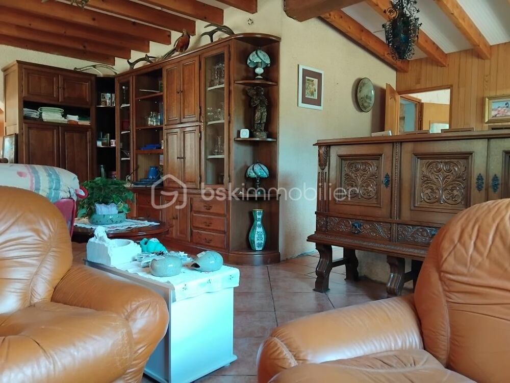 Maison avec garage et grange sur 8000m2 de terrain
