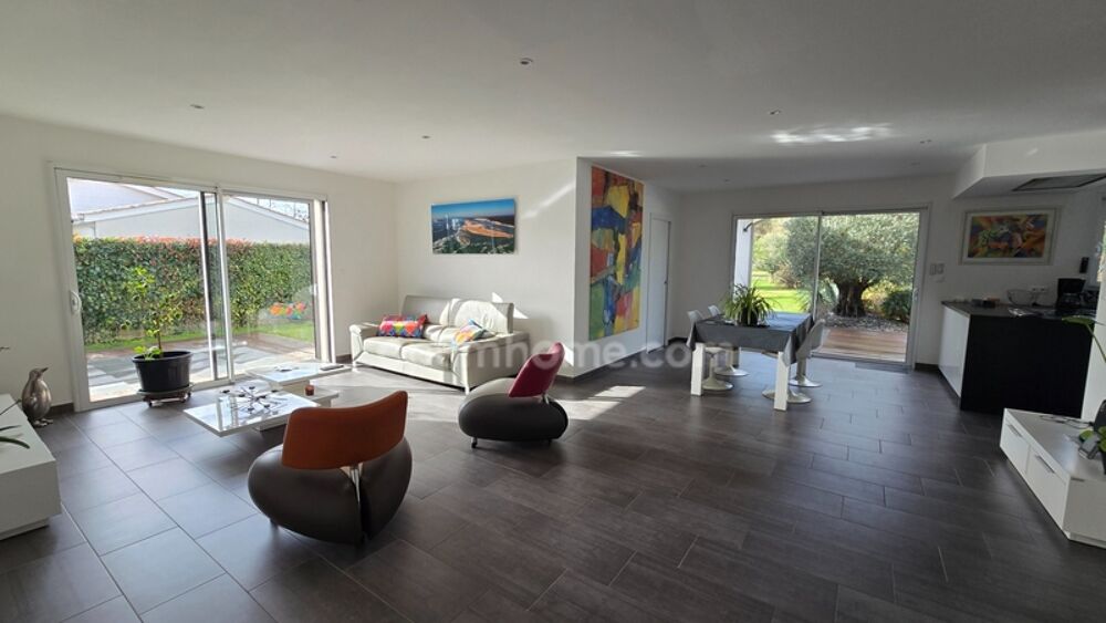 Villa contemporaine dexception  160 m² - 6 pièces à SAUCATS (33)