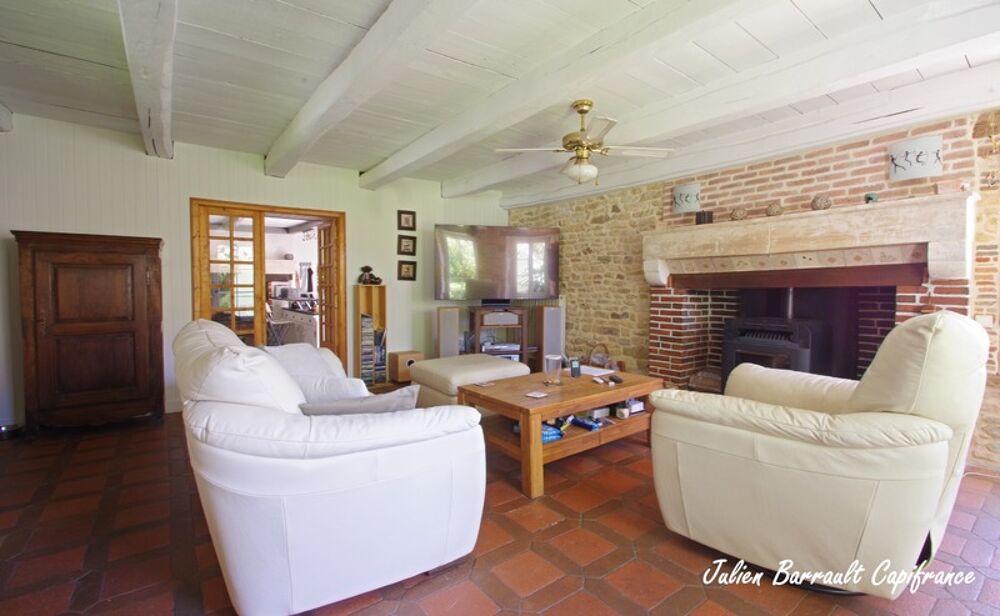Vente Maison Maison en pierre de 186,64 m² avec 3 chambres rénovée en 1999 sur un terrain de 413 m² Maille