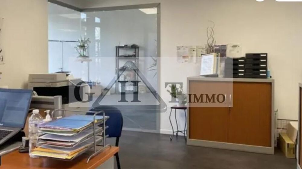 Vente Terrain 300 M² ENTREPOT TERRAIN SUR 3700 M² DE PARCELLE Croissy beaubourg