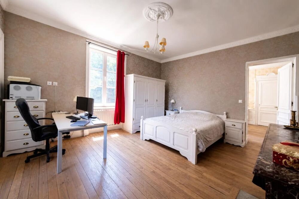 à vendre  Propriété/château Neuville-sur-Ain (01160)