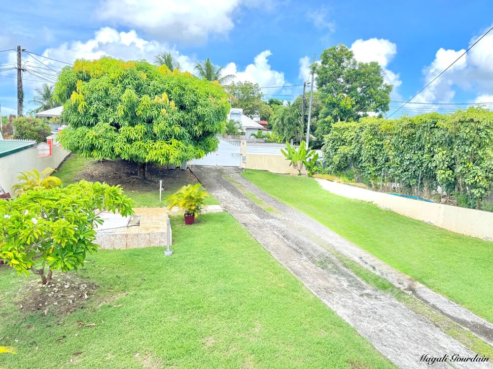 EXCLUSIVITÉ  VILLA AVEC 3 GITES A FORT POTENTIEL LOCATIF  QUARTIER RECHERCHE DE SAINTE ANNE