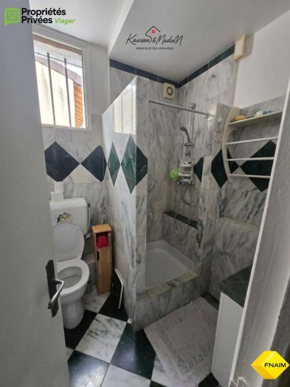 VIAGER OCCUPE Immeuble avec 2 Appartements parking et cour