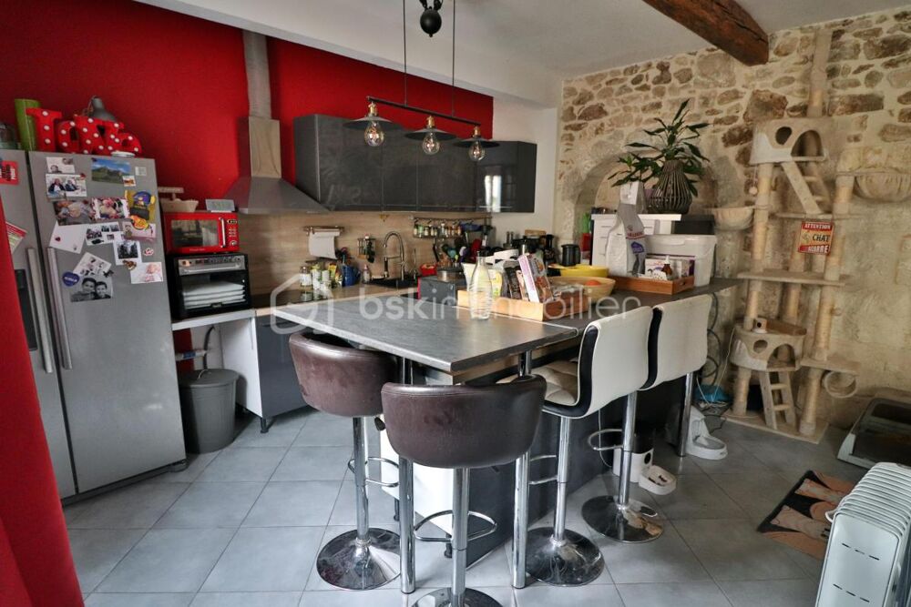 Vente Maison Maison de caractère de 185 m² – Terrasse de 22 m², pierres apparentes, loft et prestations de confort Montfrin
