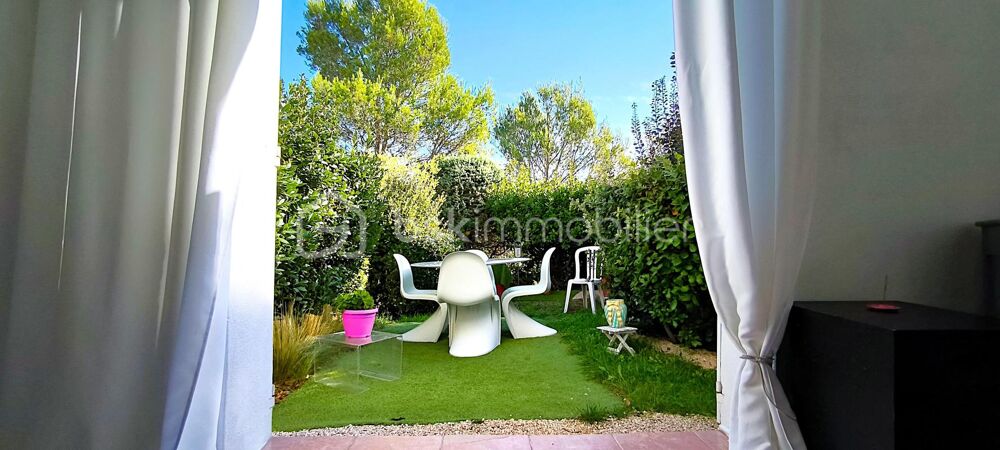 Magnifique appartement de 36 m2 sur le Golf de Pont-Royal, avec un jardin et une place de parking privée