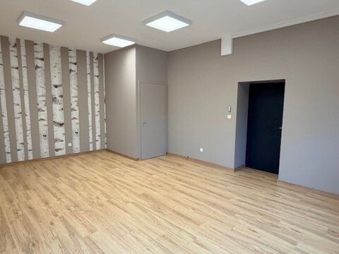   À louer : bureaux open space d'environ 32 m², récemment rénovés, idéalement situés 