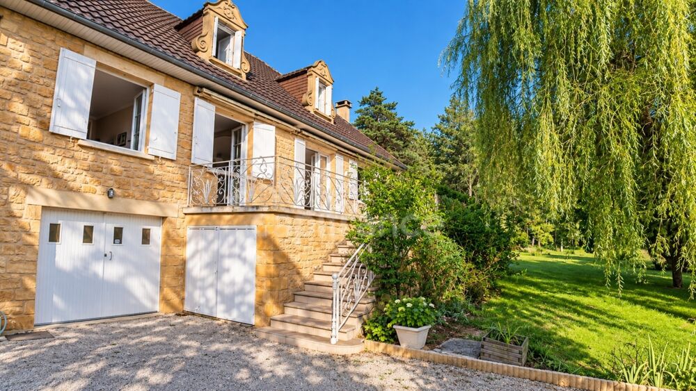 Maison familiale 148 m²  5 chambres, grand sous-sol et terrain de 2 566 m²  Saint-Martial-de-Nabirat