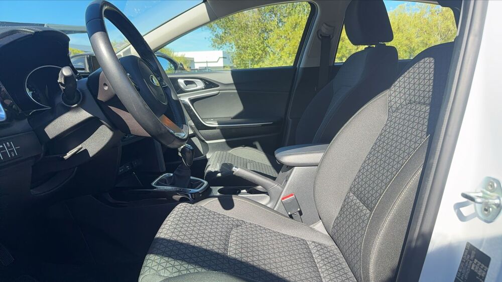 Ceed 1.6 CRDi 136 Active - Garantie constructeur Entretien 2021 occasion 37230 Fondettes