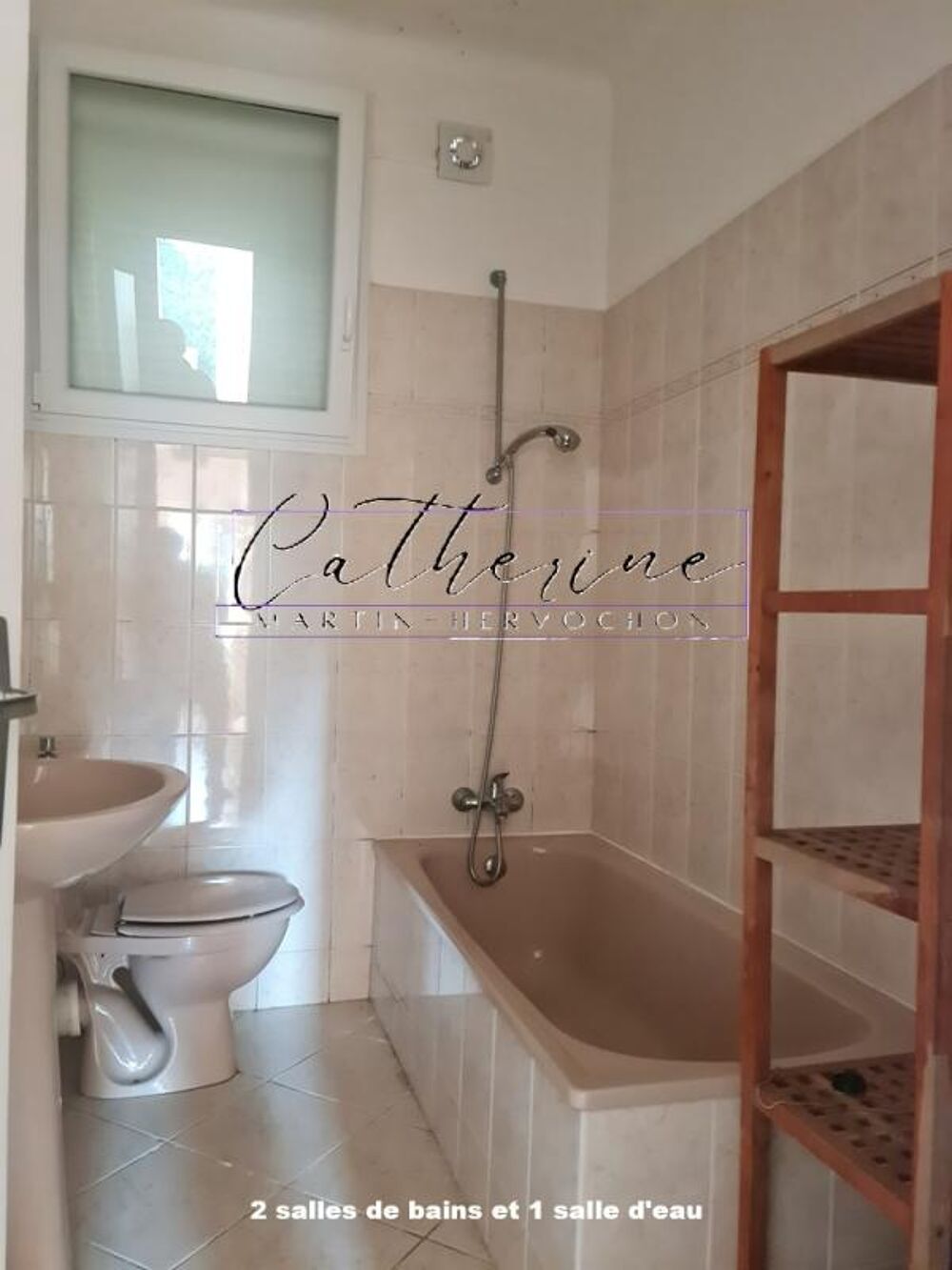 Maison de 145 m² hab / 153 m² au sol à rénover sur parcelle de 388 m² avec garage