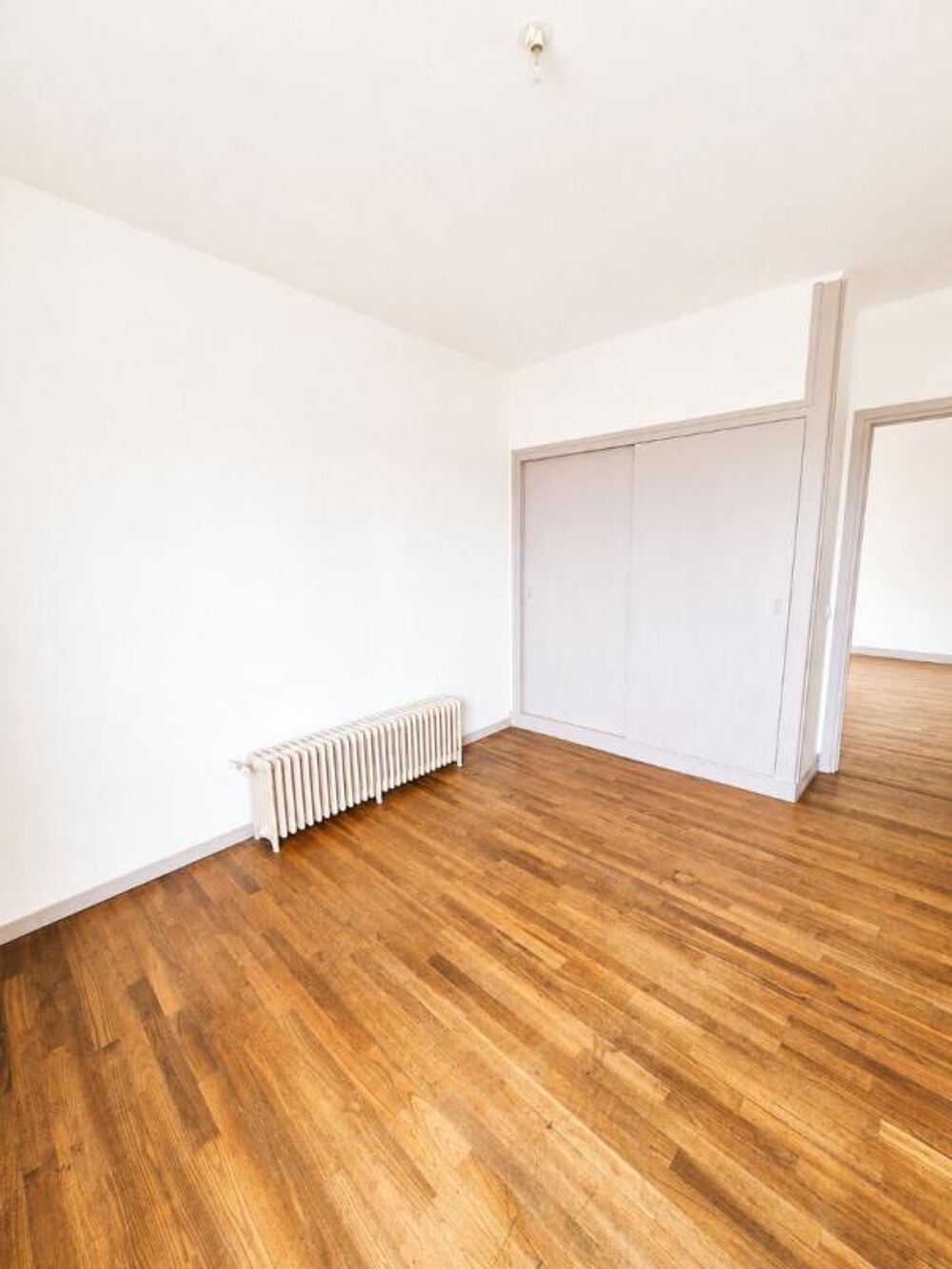APPARTEMENT T3 de 73 m2, PROCHE BOURG, PLAGES ET LORIENT - STATIONNEMENT EXISTANT DANS LA COUR