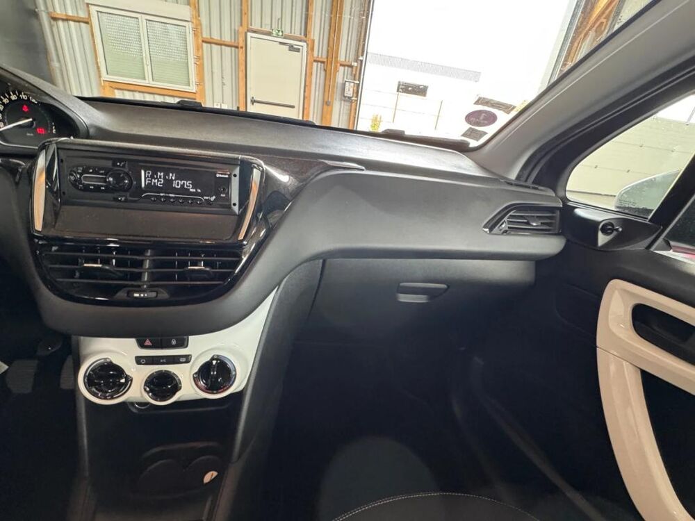 208 PureTech 68ch BVM5 Like 2019 occasion 56120 Les Forges De Lanouee