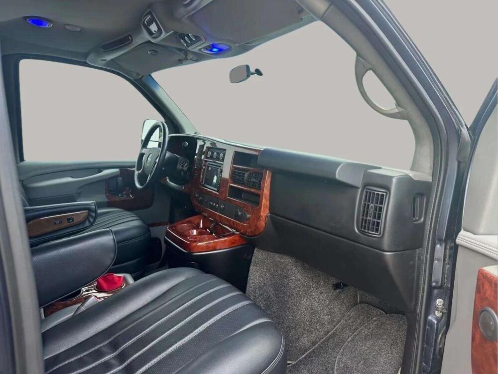 Divers Chevy Van Explorer 5,3 2012 occasion 33600 Pessac