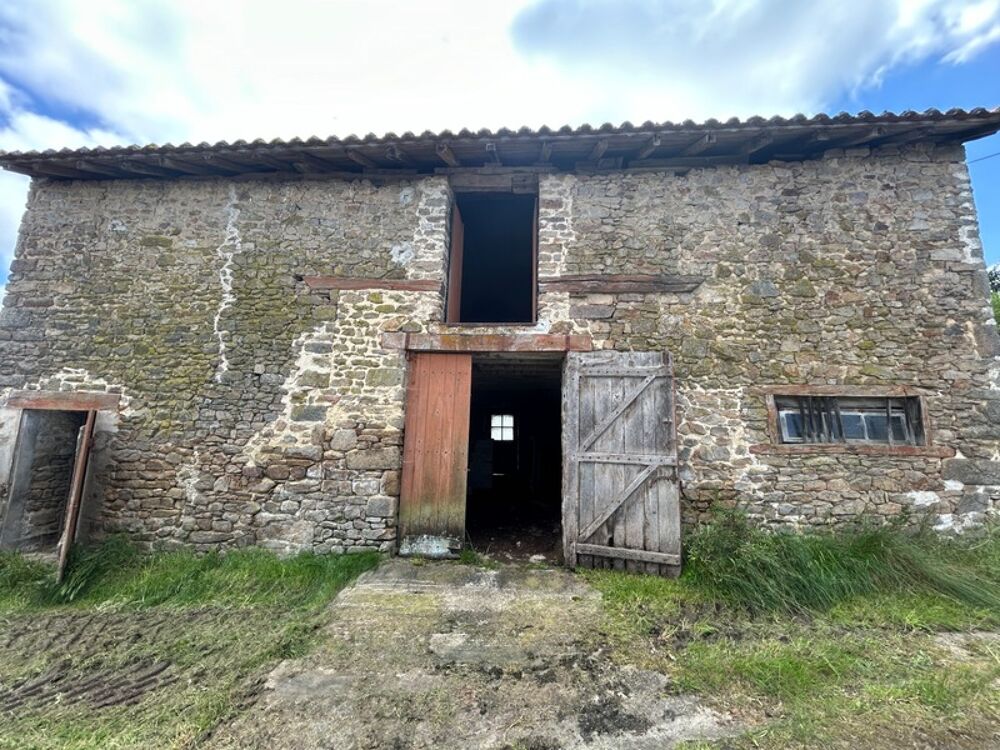 Grange de 170m2 avec dépendance de 20m2 sur une parcelle de terrain dune surface de 653m2