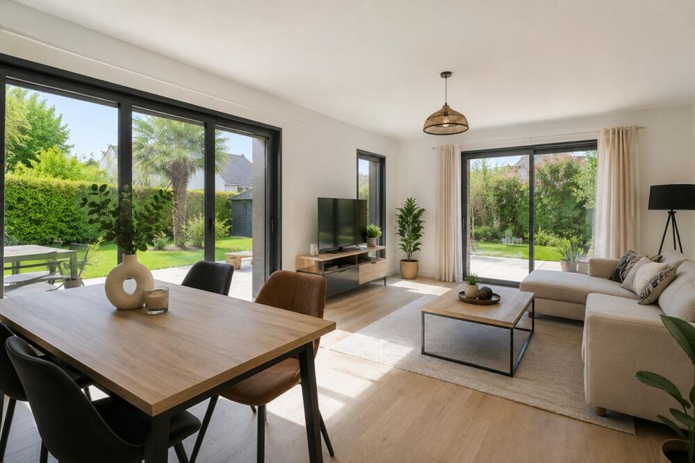 UNE VRAIE PETITE MAISON AUX PORTES DES QUAIS ET DE MARIANNE PICARD