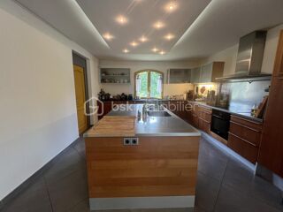  Proprit/chteau  vendre 6 pices 250 m