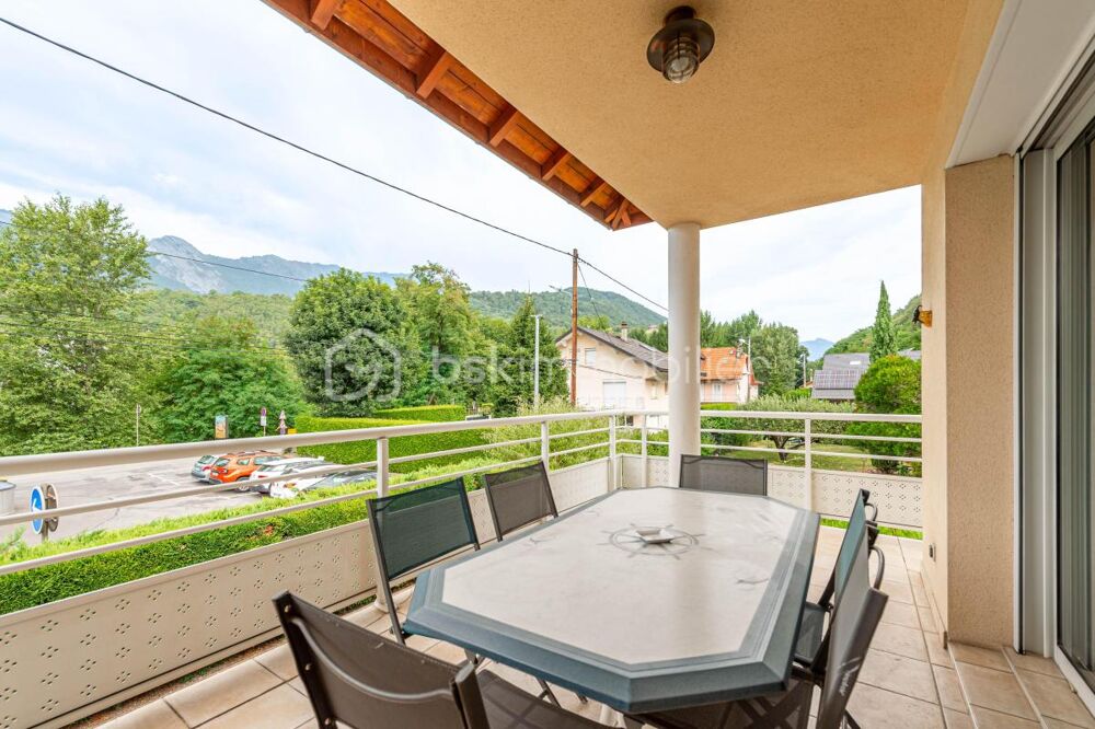 EXCLUSIVITE : villa contemporaine 155 m2 + sous sol au calme et proche centre ville ALBERTVILLE