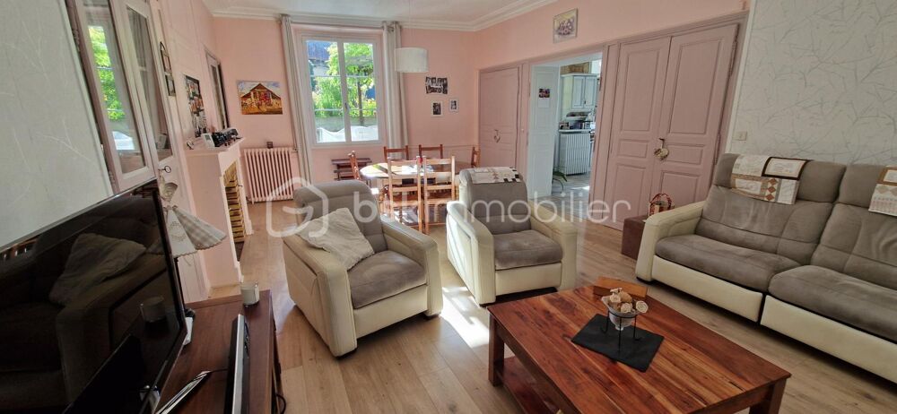 Vente Maison Maison chaleureuse de 211 m² avec ancien atelier de 180 m² au cœur de Couhé Couhe