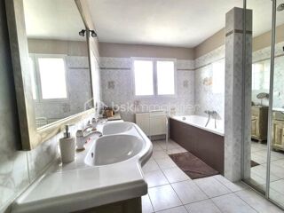  Maison � vendre 9 pi�ces 190 m�