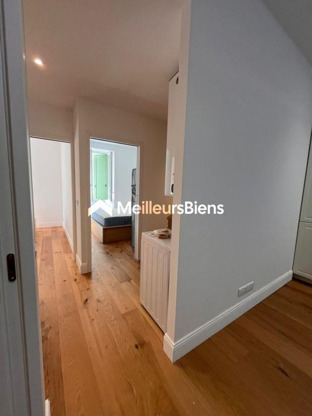 NICE EST  2 CHAMBRES +SALON+ BUREAU  BIEN ATYPIQUE À FORT POTENTIEL