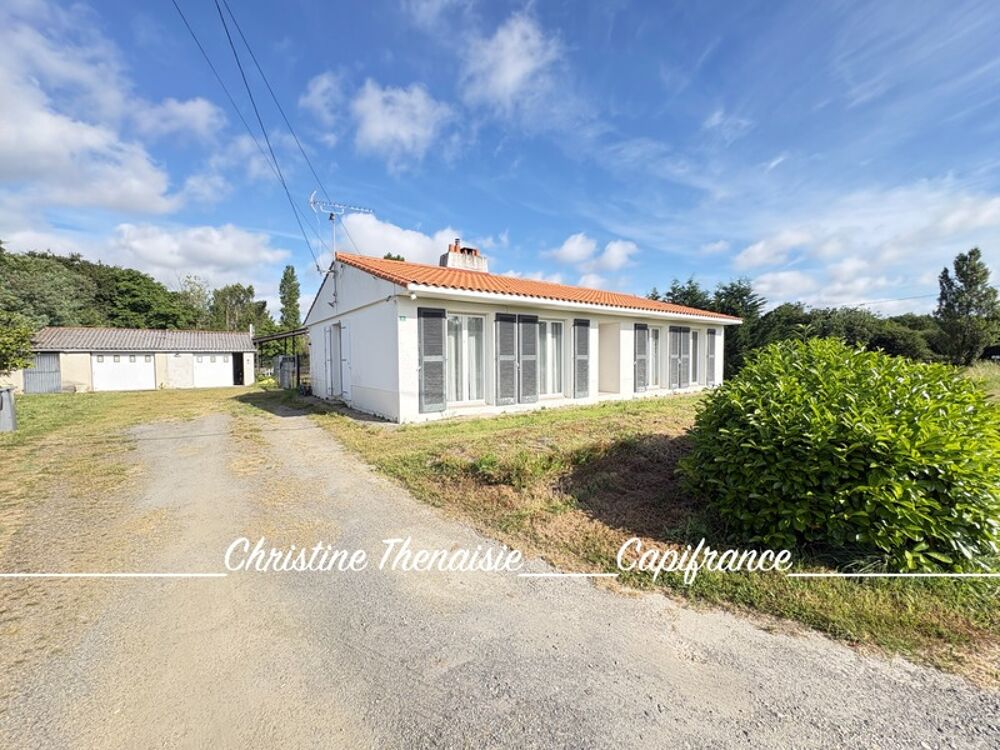 Maison à vendre Plain-Pied - 3 chambres - Garages - Grand terrain COMMEQUIERS (85)