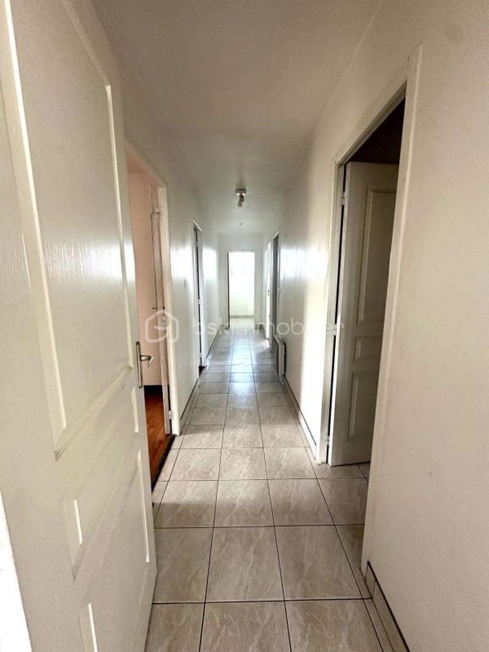 Vente Maison Saint-Laurent-en-Gâtines – Grande maison familiale de 232 m² avec deux espaces de vie, sous-sol complet et terrain de 2 565 m² Saint laurent en gatines