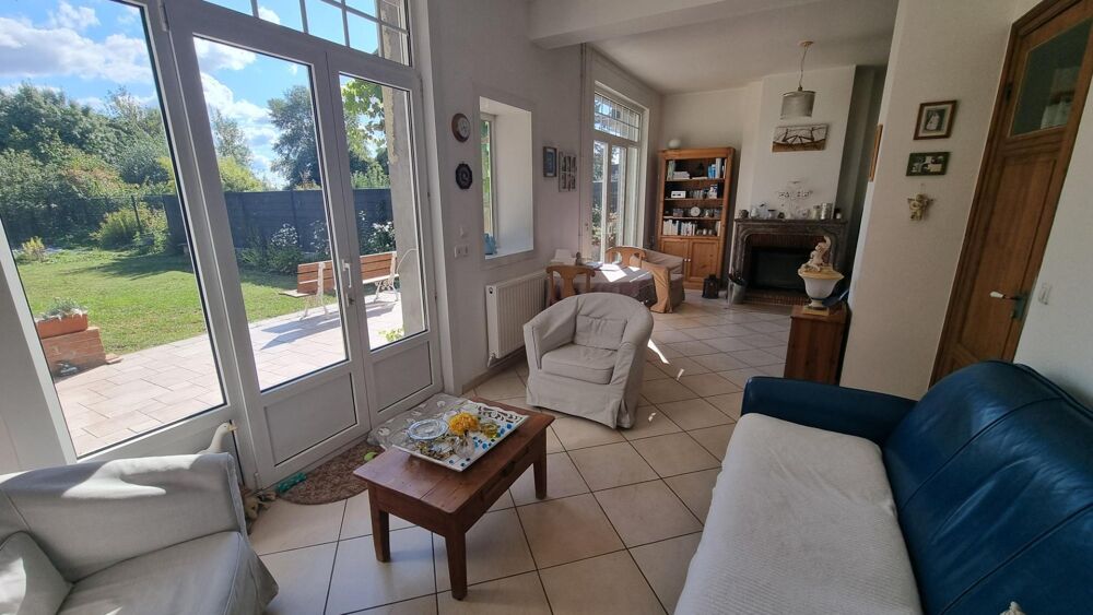 Maison bourgeoise de caractère sur 3 niveaux7 chambres  2 salles d'eau,2 WC Idéale pour une grande famille ou un investisseu