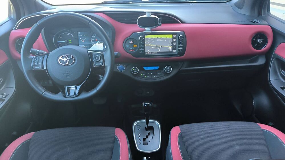 Yaris 1.5 VVTi 100 Hybrid E-CVT Collection 2017 occasion 10300 Sainte Savine