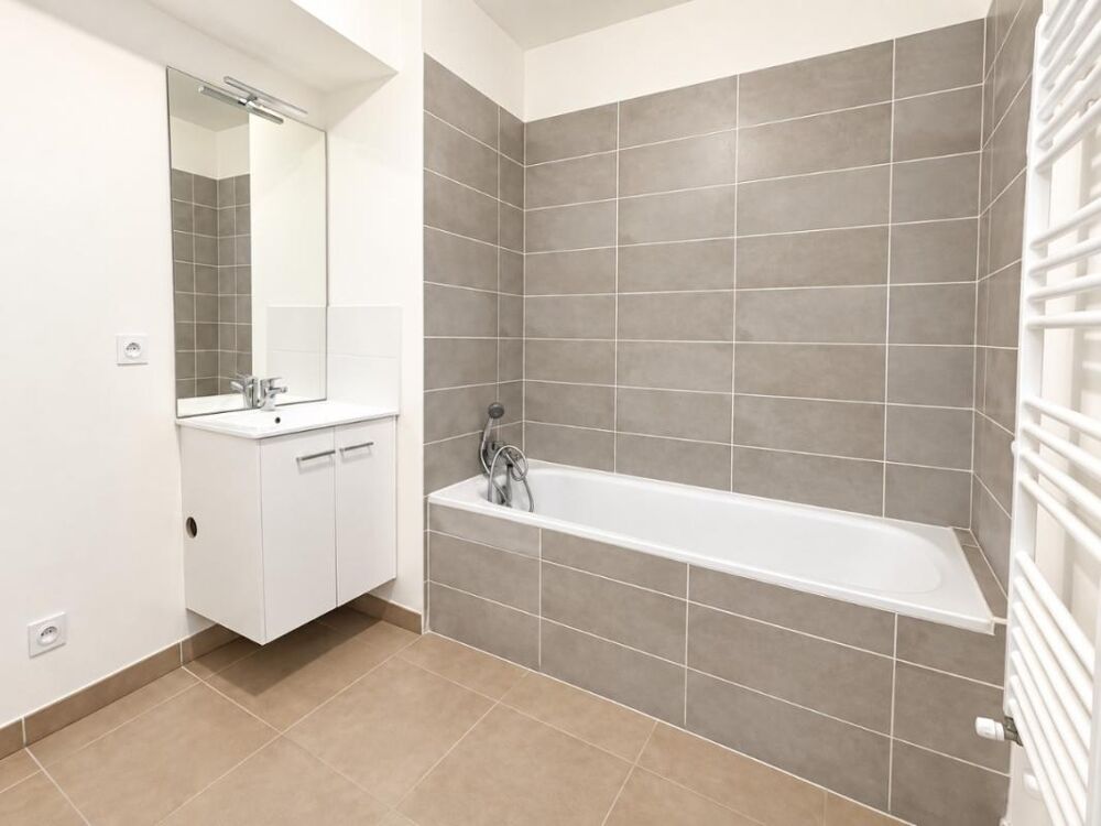 Location Appartement Beau T2 avec terrasse et parking à MONTPELLIER Montpellier