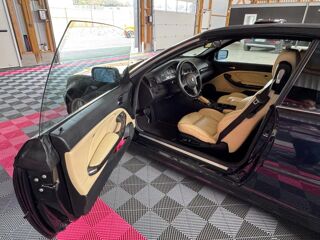 S&eacute;rie 3 Cab 330 Ci Pr&eacute;f&eacute;rence Luxe Steptronic A 2006 occasion 56120 Les Forges De Lanouee