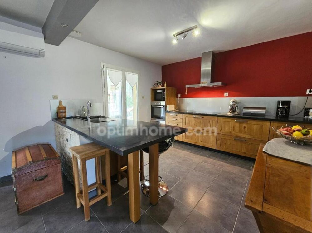 Vente Maison Maison de plain-pied de 120 m², 4/5 chambres et grand garage, au calme absolu. CHAMPNIERS (16) Champniers