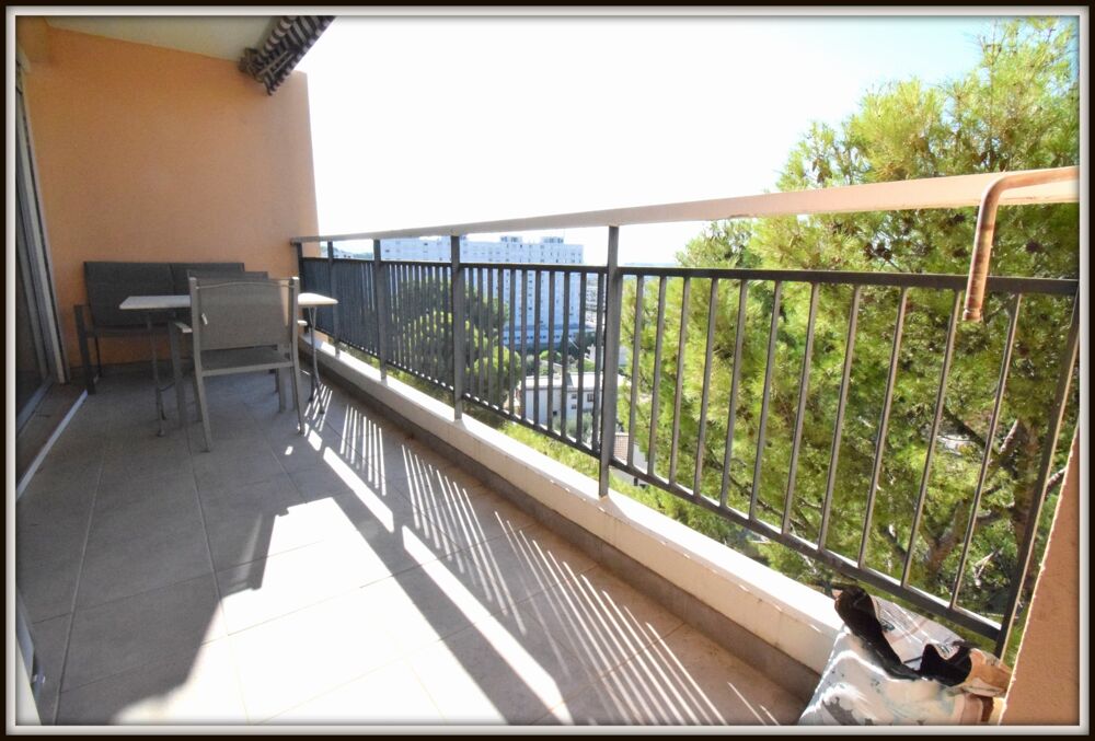 Vente Appartement Trois pièces d'angle traversant au dernier étage, cave, garage.  vidéo du bien disponible Le cannet