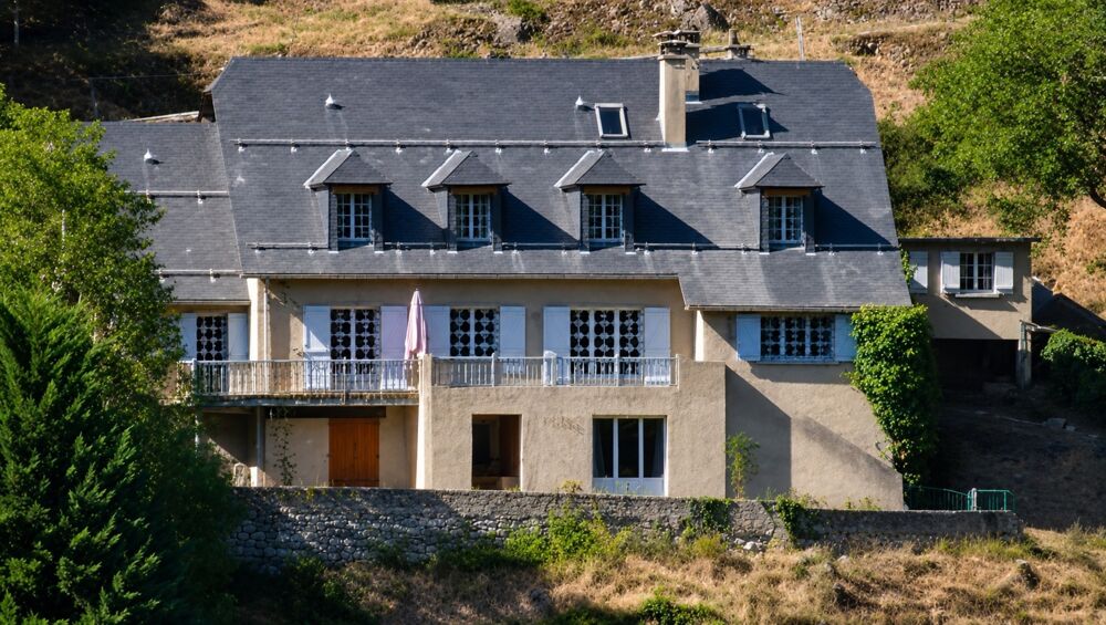 CAUTERETS (65), vaste maison de caractère avec vue panoramique sur le village de Cauterets