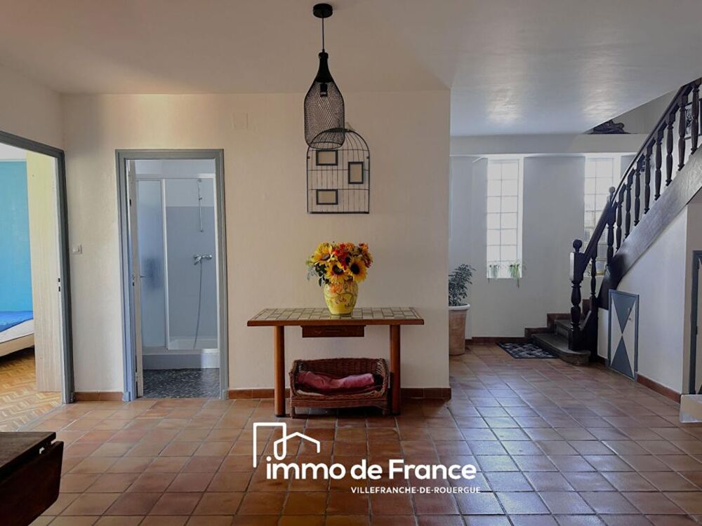 Maison Vailhourles 204 m² habitables, 6 chambres, garage et abri camping-car sur 1075 m² de terrain clos