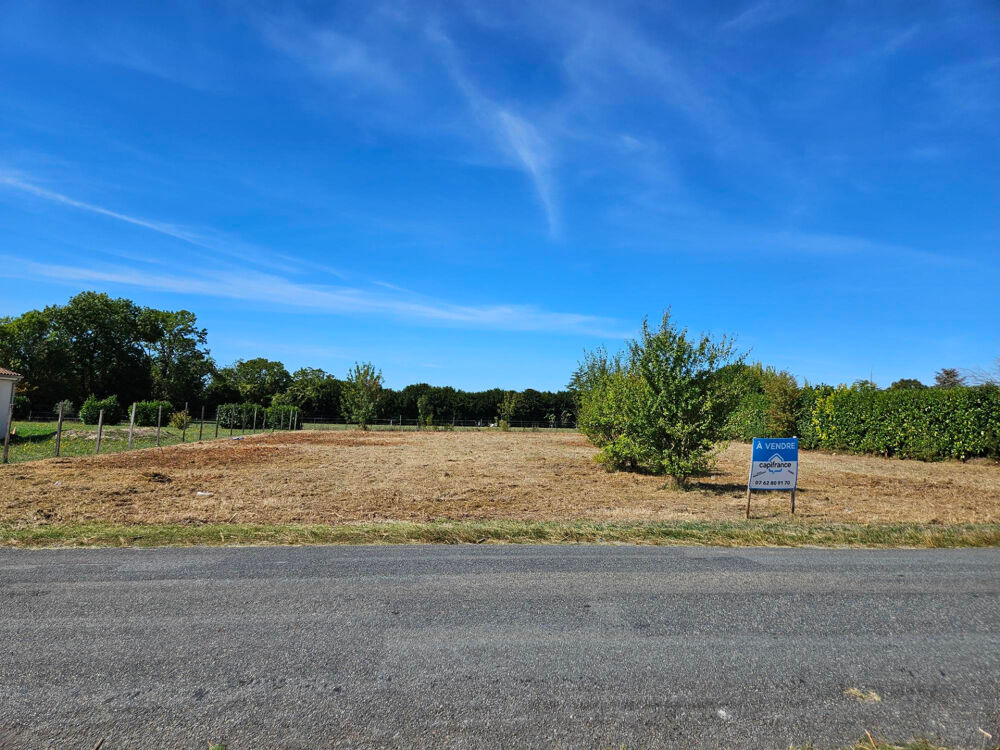 Vente Terrain Terrain à vendre  SAINT CIERS DU TAILLON (17) Terrain 1465m2 avec certificat d'urbanisme Saint ciers du taillon