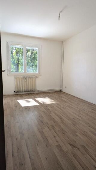  Appartement à louer 3 pièces 65 m²