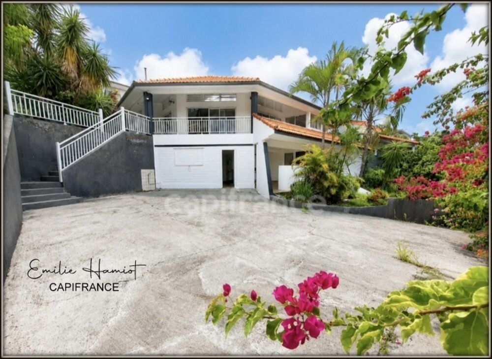 A vendre - Fort de France  Quartier Didier - Maison d'architecte  7 Pièces  4 Chambres + Petit T2 Indépendant